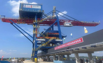 華新機(jī)電大唐華銀株洲項目抓斗橋式卸船機(jī)完成首船接卸 助力湖南省“十四五”重大能源工程